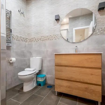 2 Bedrooms 1.5 Bathrooms Furnished - Justicia - Refurbished - Mintystay Apartment *