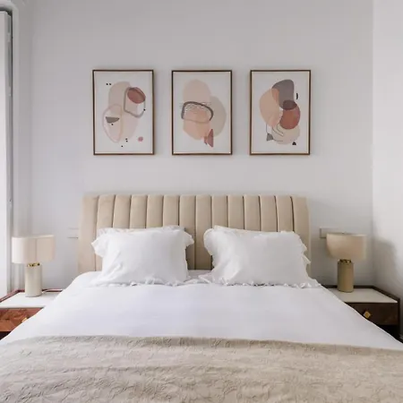 Stunning Near Gran Via Metro Apartment *