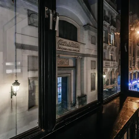 Stunning Near Gran Via Metro Apartment