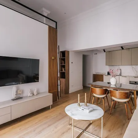 Stunning Near Gran Via Metro Apartment *