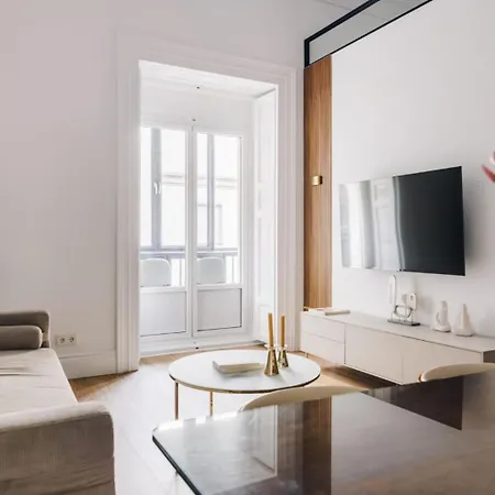 Stunning Near Gran Via Metro Apartment