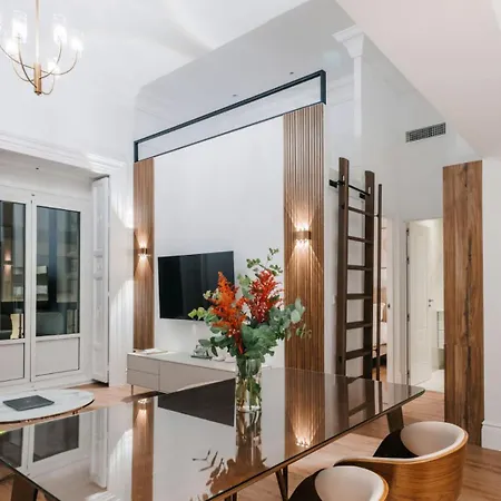 Stunning Near Gran Via Metro Apartment Madrid