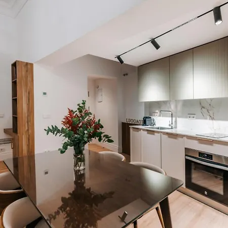 Stunning Near Gran Via Metro Apartment