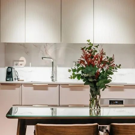 Stunning Near Gran Via Metro Apartment