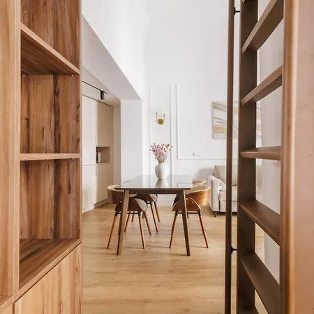 Stunning Near Gran Via Metro Apartment *