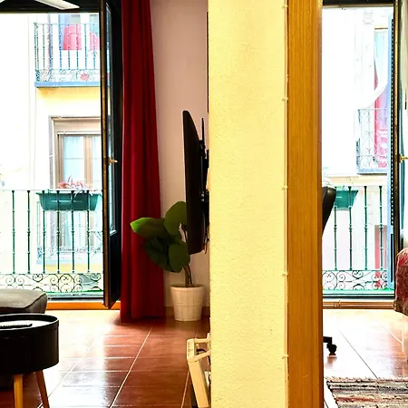 Bright Center 2bd Apartment *
