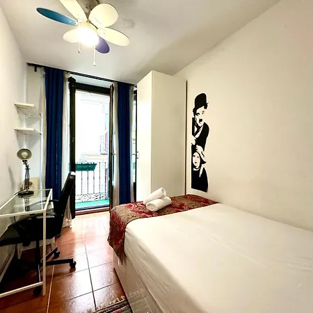 Bright Center 2bd Apartment *