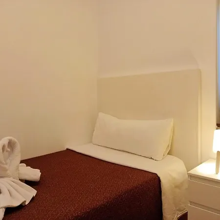 Far Plaza Mayor Hostal *