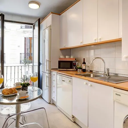 Royal Palace By Skykey Apartment