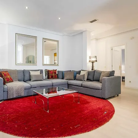 Royal Palace By Skykey Apartment