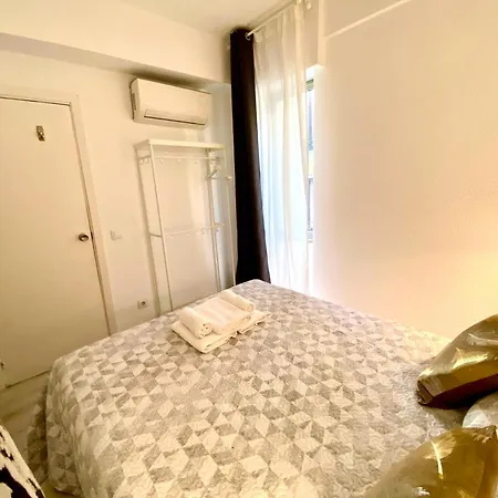 Far Gran Via Hostel *