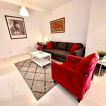 Far Gran Via Hostel *