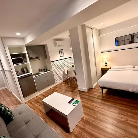 Far Gran Via Hostel