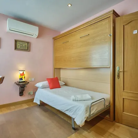 Carlos Apartment *