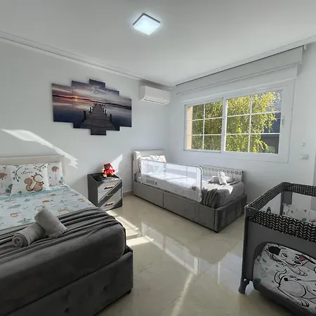 Moderna Casa De Lujo Con Jacuzzi En El Jardin Holiday home