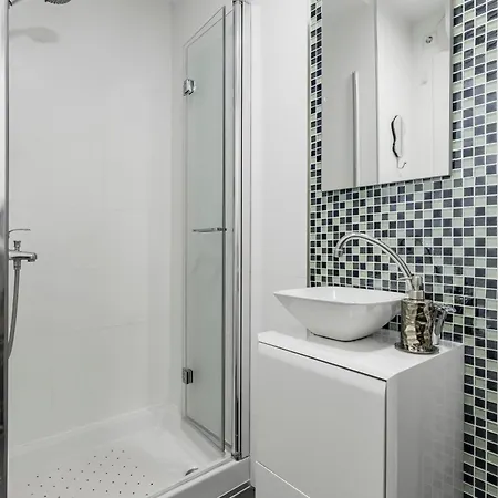 Independiente De Diseno Con Patio Privado بيت للعطل