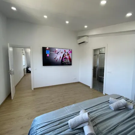Holiday home Moderna Casa De Lujo Con Jacuzzi En El Jardin