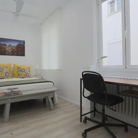 Living Center Puerta Del Sol *