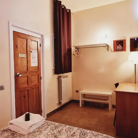 بيت ضيافة Casa De Huespedes Dolce مدريد