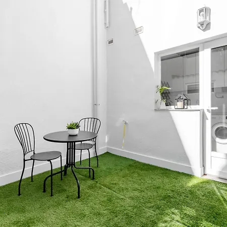 Cozy 2 Bedroom With Patio Madrid