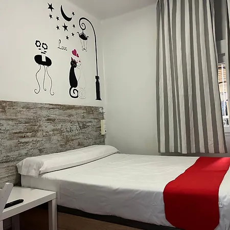 Casa De Huespedes Almansa Guest house Madrid