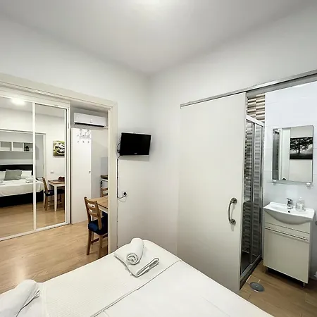 Urbantec Realty - Palacio Real - Opera Apartment