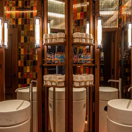 Montera Madrid, Curio Collection By Hilton 5* マドリード