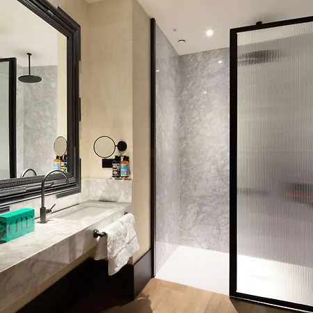 Montera Madrid, Curio Collection By Hilton ホテル 5*