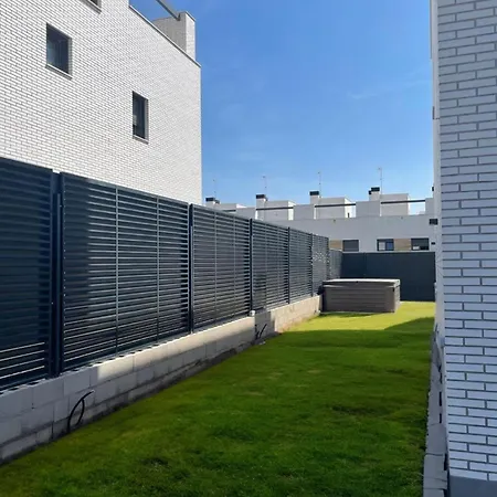 Acogedora Casa En Con Piscina Privada, Jacuzzy Y Garaje