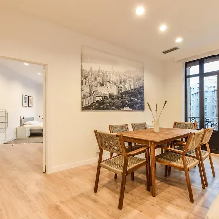 Apartamento En Plaza De Canalejas * Madrid