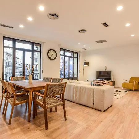 Apartamento En Plaza De Canalejas Apartment