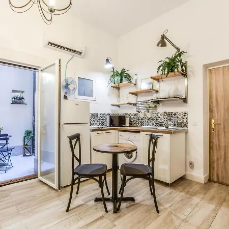 Plaza De Lavapies Apartment *