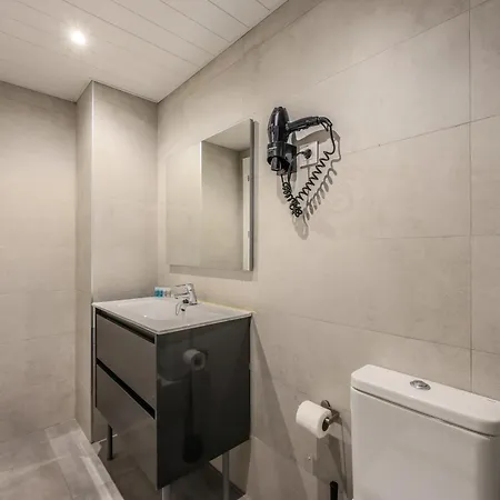 Amazinn Places Blasco De Garay 105 Guest house Madrid