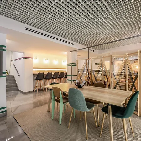 Amazinn Places Blasco De Garay 105 Madrid