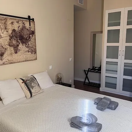 In Monumental Square Center Apartment