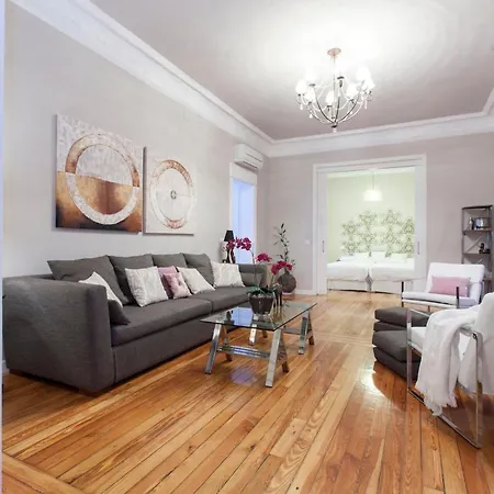 Charming Gran Via Luna Apartment Madrid