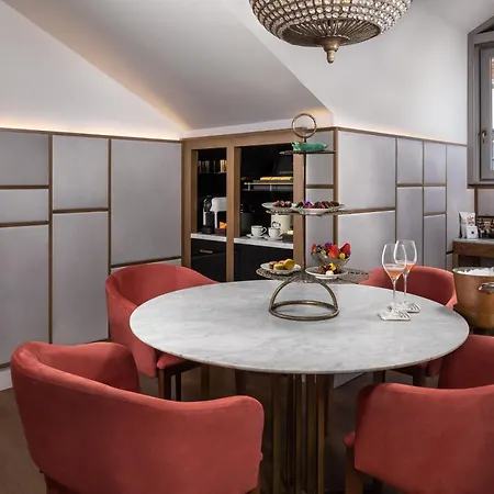Gran Ingles - The Leading Of The World Hotel