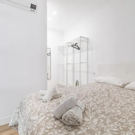 Arturo Soria Apartments1 Apartamento