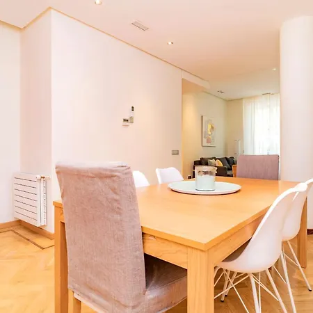 Velazquez Apartment *