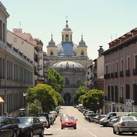 San Isidro Labrador, En Vistillas Junto A Metro Puerta De Toledo Madrid