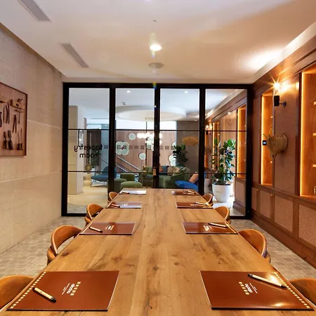 Hotel Atocha Madrid, Tapestry Collection By Hilton Madrid