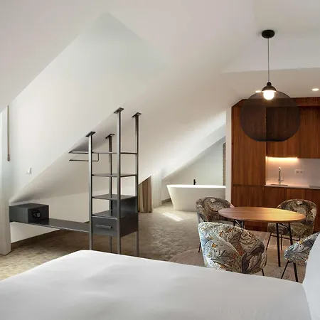 Atocha Madrid, Tapestry Collection By Hilton Hotel 4*