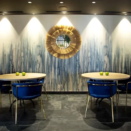 Atocha Madrid, Tapestry Collection By Hilton Madryt