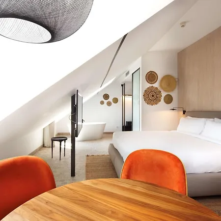 Atocha Madrid, Tapestry Collection By Hilton Hotel