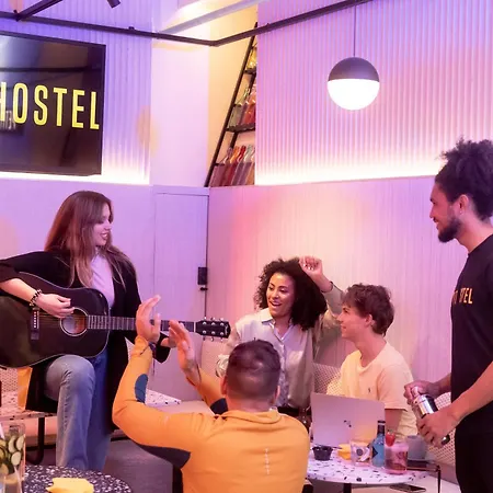 Petit Palacio Real Hostel