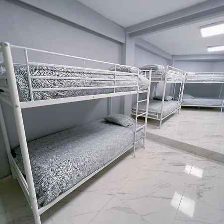 Thirty One Hostal *