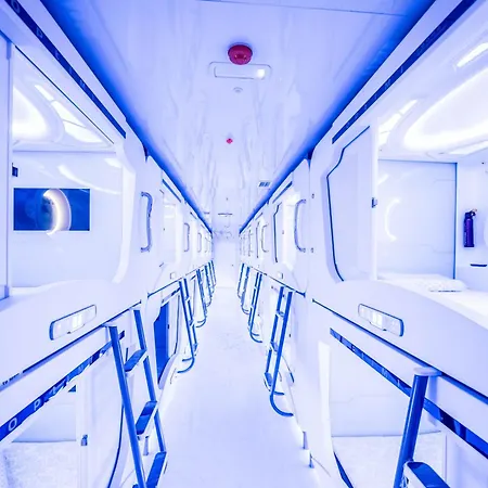 Capsule hotel Optimi