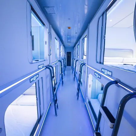 Capsule hotel Optimi