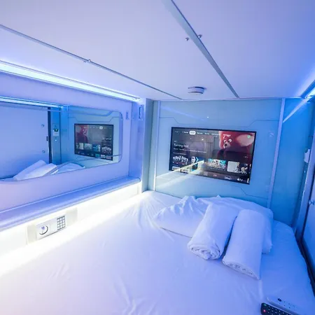 Capsule hotel Optimi *