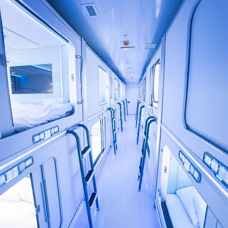 Optimi Capsule hotel *